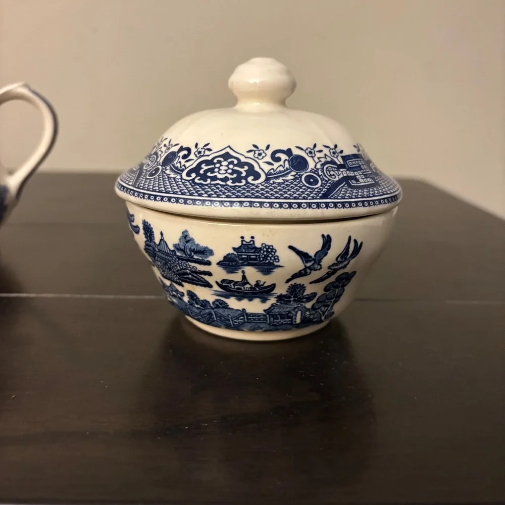 Churchill England | Blue Willow | Creamer & Lidded Sugar Bowl Set | small flaw